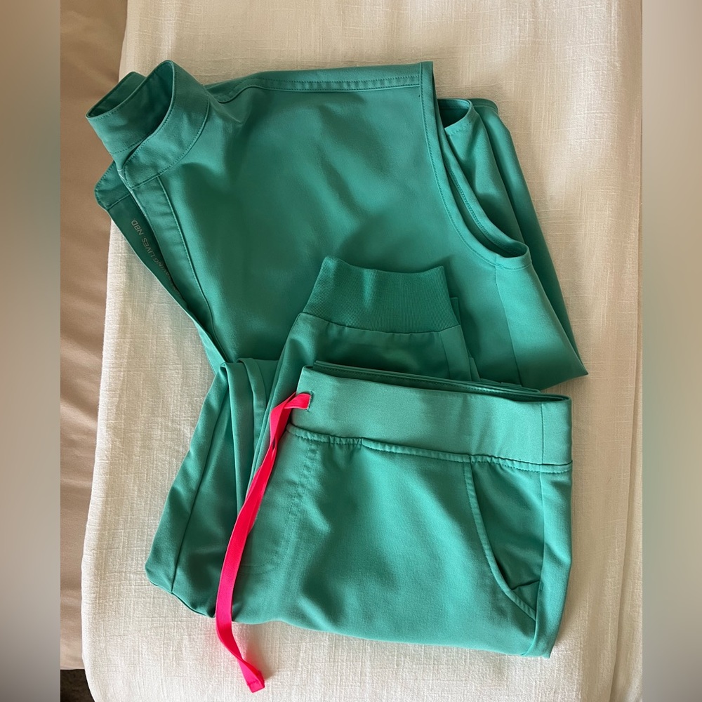 Figs Surgical Green Rafaela top medium/Zamora large petite
